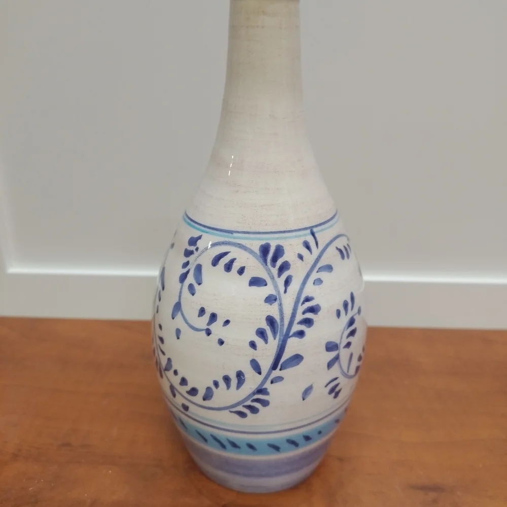 Elegant Crate & Barrel Blues And Creams Vase Made In Italy 9.5
